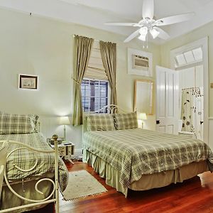 Room Queen Single Bed Stall Shower