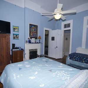 Room Queen Single Bed Tub or Shower